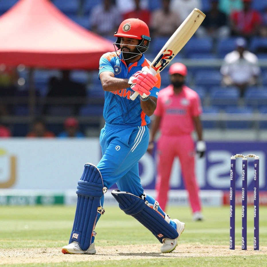 আইপিএল নিলামের বাইরের চুক্তি: সানরাইজার্স হায়দরাবাদ ৫ কোটি টাকায় ফিরিয়ে আনল নটরাজনকে, দিল্লি ক্যাপিটালস পেল ৪০ লাখের লেগ স্পিনার