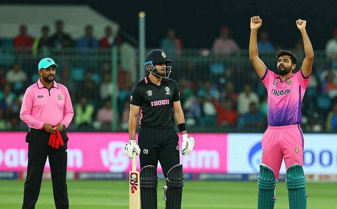 টোকেনের ঢাক: ক্রিকেটের ট্রান্সফার বাজারে ব্লকচেইনের ছায়া ও ড্রেসিংরুমের নীরব হিসাব