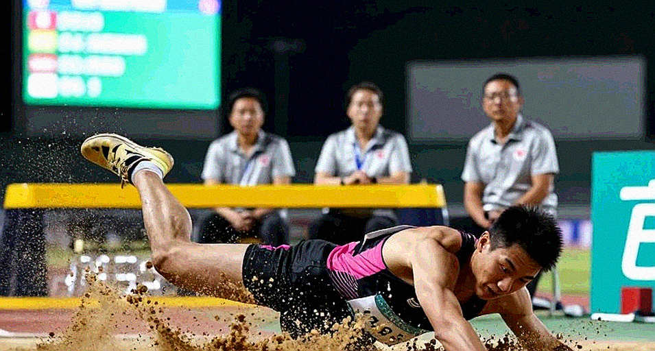 সাম্বা-মায়েলা: হোয়্যারঅ্যাবাউটস, সেপ্টেম্বরের ১৮ তারিখ আর একশো ভাগ সেকেন্ডের হিসাব